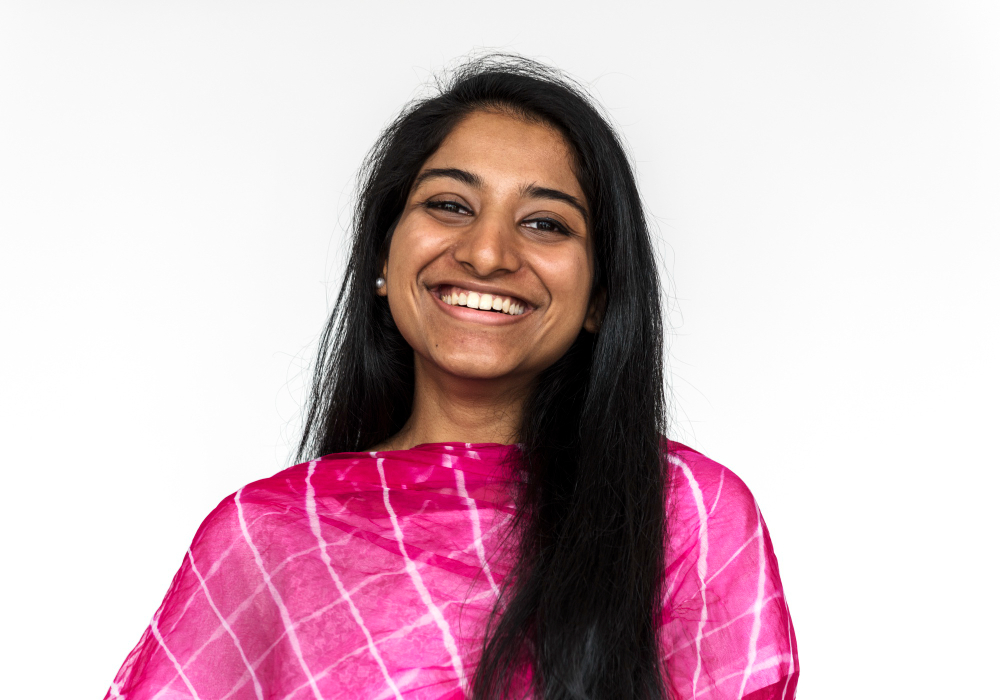 woman-doing-close-up-photoshoot-studio